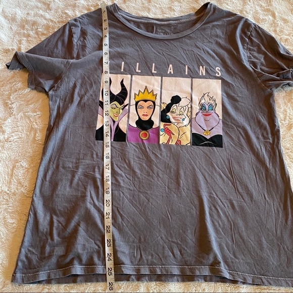 Disney Sz Large Grey Villian Tshirt NEW - Picture 5 of 7